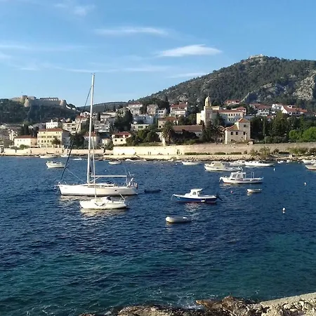 Guest house And Hvar Vijola