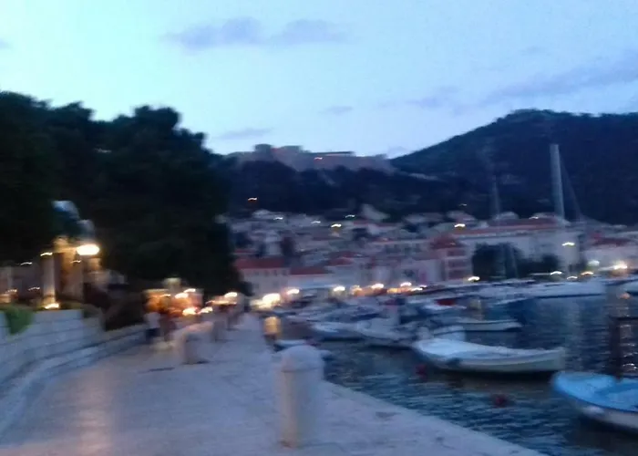 And Hvar Vijola Gostinjska kuća 3*