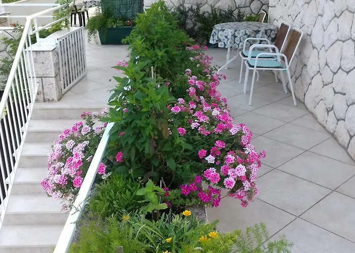 And Hvar Vijola Gostinjska kuća